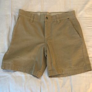 Columbia khaki shorts waist 32